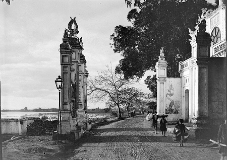 100 năm và “những lớp văn hóa chồng lên nhau” trên phố Hà Nội - 24 Đền Quán Thánh (Ảnh: