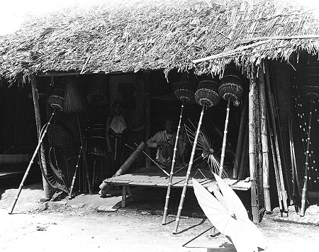 100 năm và “những lớp văn hóa chồng lên nhau” trên phố Hà Nội - 3 Cửa hàng bán lọng trên phố Thợ Nhuộm (Ảnh: