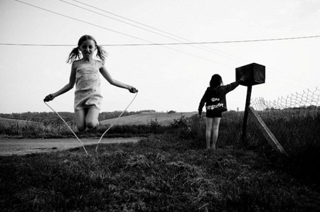 Bên cạnh chùm ảnh đen trắng, Alain Laboile còn chụp cả những bức ảnh màu chân thực và sống động: