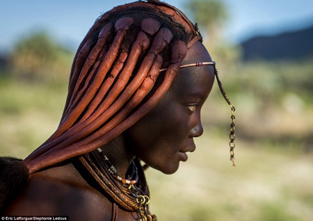 Cách làm đẹp “có một không hai” của thổ dân Châu Phi - 13 Phụ nữ Himba rất tự hào về mái tóc của mình.