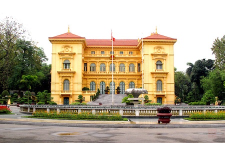 Ngắm những công trình kiến trúc châu Âu giữa lòng Hà Nội - 19 Phủ Chủ tịch xây dựng từ năm 1902 mang phong cách kiến trúc cổ điển Châu Âu.