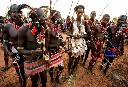 7 nghi lễ trưởng thành “kinh hoàng” nhất - 2 7 nghi lễ trưởng thành “kinh hoàng” nhất