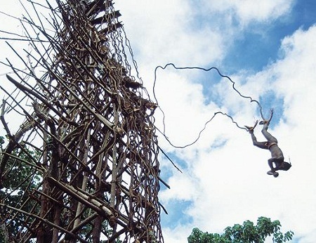 7 nghi lễ trưởng thành “kinh hoàng” nhất - 6 7 nghi lễ trưởng thành “kinh hoàng” nhất