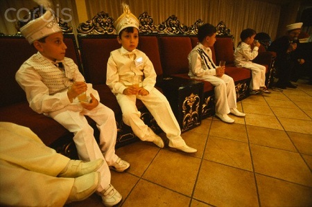 7 nghi lễ trưởng thành “kinh hoàng” nhất - 7 7 nghi lễ trưởng thành “kinh hoàng” nhất