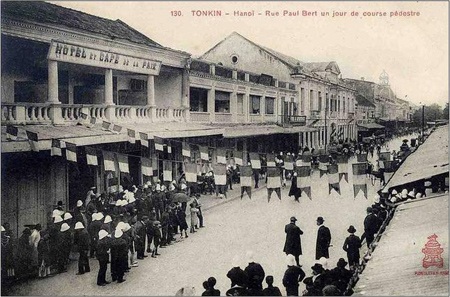 Phố Paul Bert trong một ngày thi đi bộ.