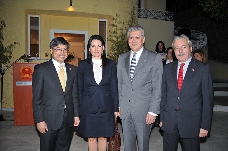 Đại sứ Việt Nam phát biểu tại buổi lễ