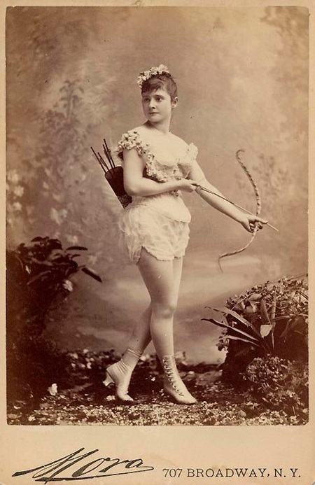 Vẻ đẹp quyến rũ của những vũ công thế kỷ 19 - 5 Phan Hạnh