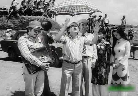 ...phim Dịch cười hay ông Chát Xình Chát Bùm.