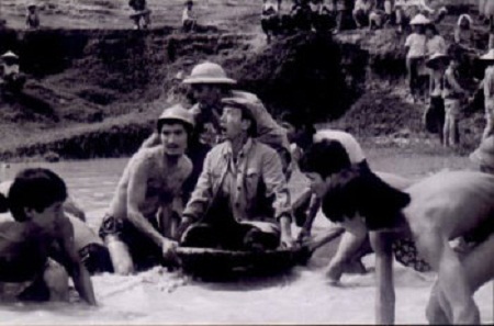 ...phim Dịch cười hay ông Chát Xình Chát Bùm.