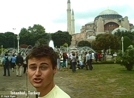 Chàng trai “hát tình ca” ở Việt Nam và 25 quốc gia khác để... cầu hôn - 6 Jack ở thủ đô Istanbul, Thổ Nhĩ Kỳ.