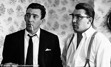 Nhật ký kinh hoàng của vợ một trùm xã hội đen khét tiếng - 12 Hai anh em Reggie và Ronnie Kray - những kẻ tội phạm khét tiếng ở London thập niên 1950-1960.