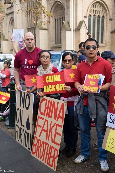 Cộng đồng người Việt tại Sydney biểu tình phản đối Trung Quốc - 11 Bài: