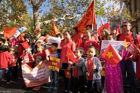 Cộng đồng người Việt tại Sydney biểu tình phản đối Trung Quốc - 14 Bài: