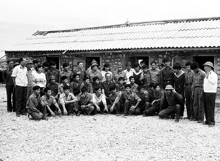 Bộ ảnh vô giá về cuộc sống và chiến đấu ở Trường Sa năm 1988 - 8 Tháng 5/1988, toàn cảnh đảo Phan Vinh – hòn đảo mang tên người thuyền trưởng tàu không số.