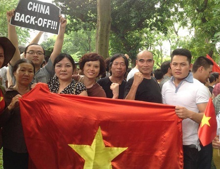 Nghệ sĩ xuống đường phản đối Trung Quốc - 7 Các nghệ sĩ điện ảnh cũng xuống đường phản đối Trung Quốc tại Hà Nội