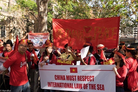 Cộng đồng người Việt tại Sydney biểu tình phản đối Trung Quốc - 16 Bài: