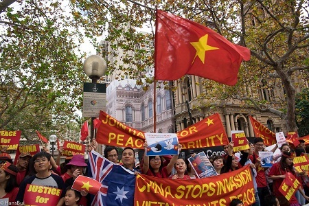 Cộng đồng người Việt tại Sydney biểu tình phản đối Trung Quốc - 2 Cộng đồng người Việt tại Sydney biểu tình phản đối Trung Quốc