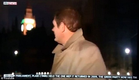 Phóng viên truyền hình bị chỉ trích vì chửi thề khi đang lên sóng - 2 Khi đang đưa tin…