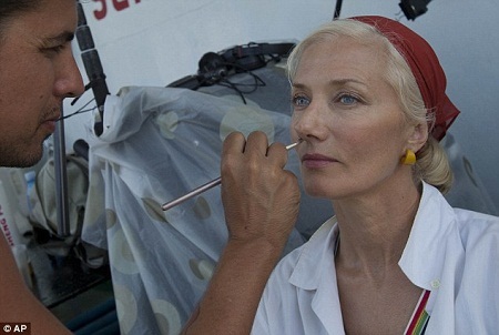 Bộ phim Mỹ đầu tiên quay tại Cuba sau 55 năm - 2 Nữ diễn viên Joely Richardson vào vai người vợ thứ tư của nhà văn - bà Mary Welsh Hemingway.