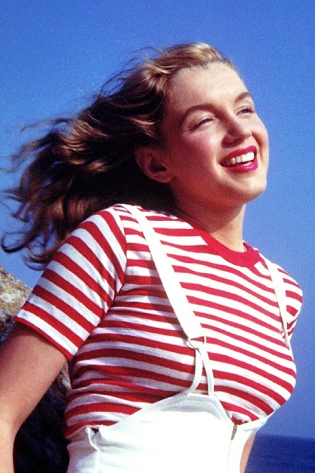 Marylin Monroe và những khoảnh khắc đẹp nhất cuộc đời - 2 Bức ảnh được chụp vào năm 1945