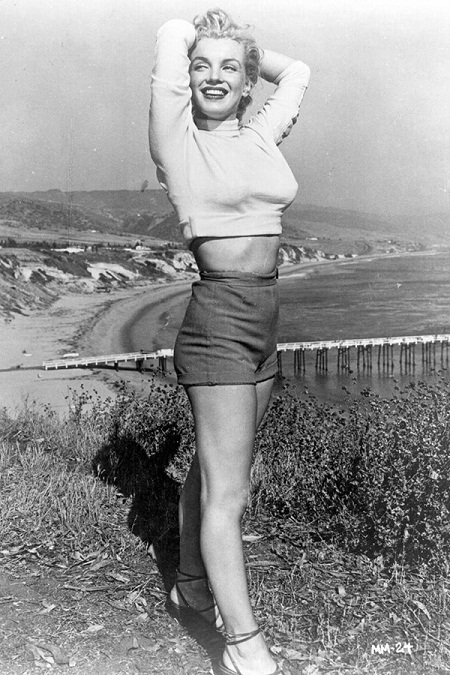 Marylin Monroe và những khoảnh khắc đẹp nhất cuộc đời - 4 Bờ biển Pháp năm 1948