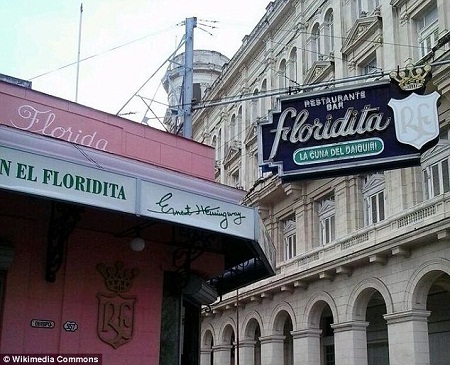 Bộ phim Mỹ đầu tiên quay tại Cuba sau 55 năm - 16 Quán El Floridita ở khu phố cổ là nơi Hemingway thường xuyên lui tới khi còn sống ở Havana.
