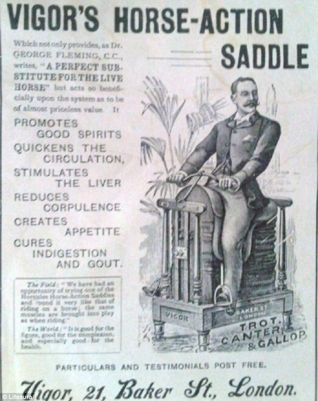 Làm đẹp như… “hành xác” ở thế kỷ 19 - 9 Một cậu thiếu niên luyện tập cơ tay. Sử dụng chính cân nặng của mình để thay quả tạ.