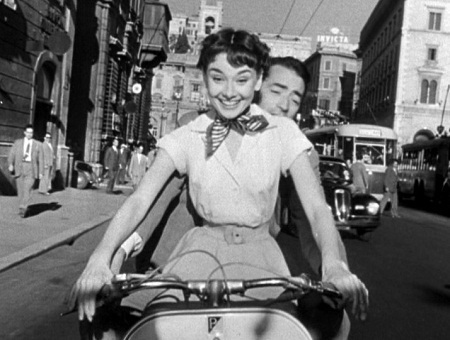 Audrey Hepburn - nữ diễn viên thành danh nhờ giỏi… “chiếm vai” - 3 ... thành cô nàng cá tính quậy tưng thành Rome