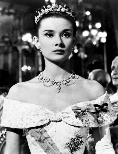 Audrey Hepburn - nữ diễn viên thành danh nhờ giỏi… “chiếm vai” - 2 Từ nàng công chúa đoan trang...