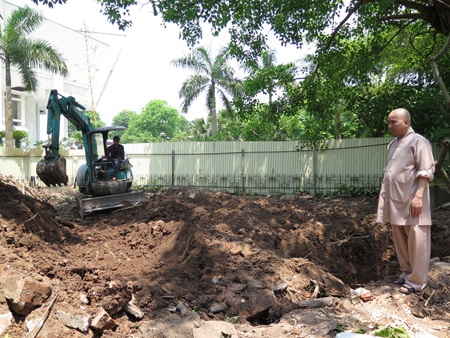 Chùa Một Cột bắt đầu vào công cuộc trùng tu nhưng không nâng cao nền