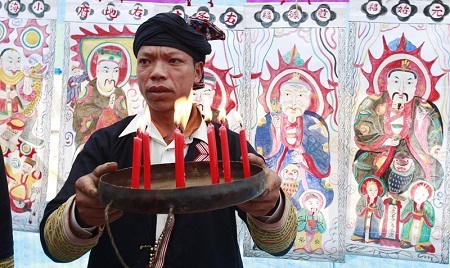 Chuẩn bị nến để niệm