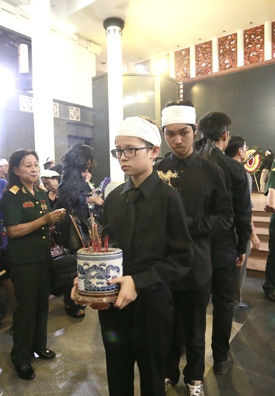 Tiếc thương tiễn đưa nhạc sỹ Thuận Yến về nơi an nghỉ cuối cùng - 28 Gia đình, bạn bè, người thân tiễn đưa nhạc sỹ Thuận Yến về nơi an nghỉ cuối cùng