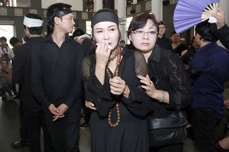 Tiếc thương tiễn đưa nhạc sỹ Thuận Yến về nơi an nghỉ cuối cùng - 29 Gia đình, bạn bè, người thân tiễn đưa nhạc sỹ Thuận Yến về nơi an nghỉ cuối cùng