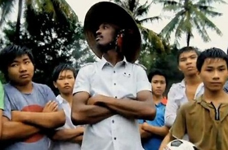 Việt Nam đã đi khắp thế giới cùng ca khúc World Cup nổi tiếng - 1 Chuyện đằng sau ca khúc World Cup nổi tiếng được quay tại Việt Nam