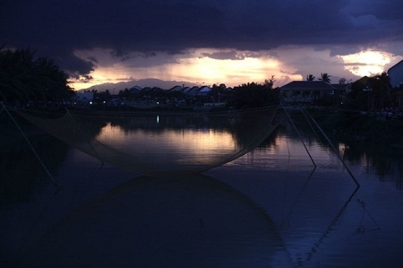 Việt Nam bất ngờ trở thành đề tài hấp dẫn tại cuộc thi ảnh thế giới - 17 Mặt trời lặn ở Hội An. (Ảnh: Benjamin Ce)