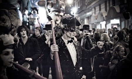 “Choáng” trước hình thức xem kịch thời thượng nhất thế giới