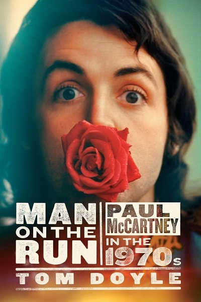 Cựu thành viên The Beatles vật lộn để thoát khỏi hào quang - 1 Cuốn “Man on the Run” của tác giả Tom Doyle.