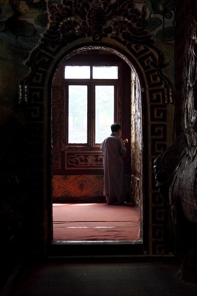 Việt Nam bất ngờ trở thành đề tài hấp dẫn tại cuộc thi ảnh thế giới - 3 Một khoảnh khắc ở chùa Linh Phước, Đà Lạt. (Ảnh: Chiara Cristoni)