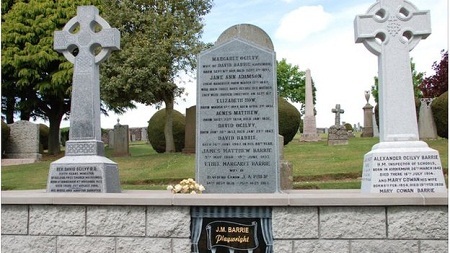 Ngôi mộ của “cha đẻ” Peter Pan bị phá hoại