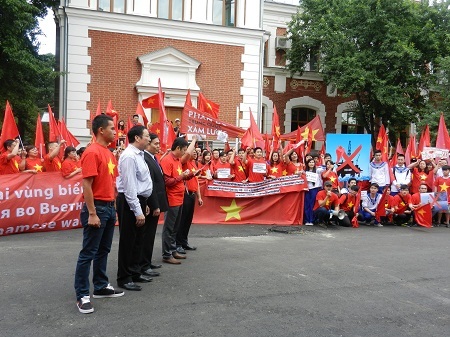 Phản đối giàn khoan từ Mátxcơva: Không chỉ là phẫn nộ - 22 Võ Hoài Nam