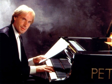 Nghệ sĩ Richard Clayderman sắp đến Việt Nam - 3 Richard Clayderman thời trẻ. Ông sinh năm 1953.