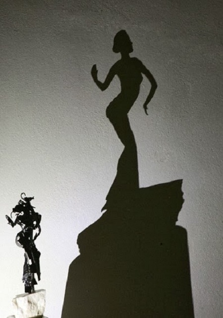 Sửng sốt trước nghệ thuật tạo hình điêu luyện - 12 Nhảy múa dưới trăng.