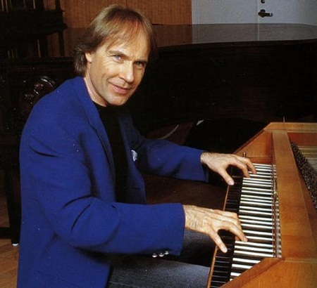 Nghệ sĩ Richard Clayderman sắp đến Việt Nam - 5 Richard Clayderman hiện nay đã 60 tuổi.