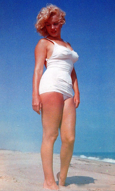 Những khoảnh khắc gây sốt của "biểu tượng sex" Marilyn Monroe - 2 Monroe bắt đầu sự nghiệp người mẫu, rồi bước tới với điện ảnh.