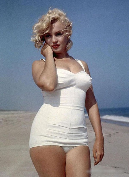 Những khoảnh khắc gây sốt của "biểu tượng sex" Marilyn Monroe - 3 Monroe bắt đầu sự nghiệp người mẫu, rồi bước tới với điện ảnh.