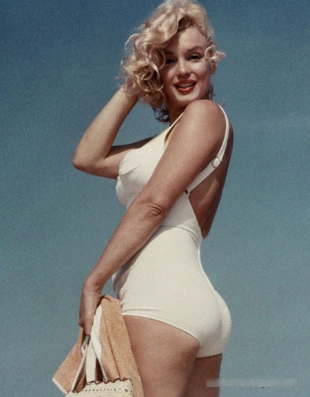 Những khoảnh khắc gây sốt của "biểu tượng sex" Marilyn Monroe - 4 Monroe bắt đầu sự nghiệp người mẫu, rồi bước tới với điện ảnh.