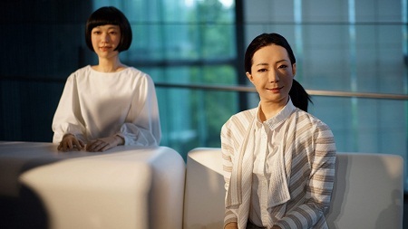 Cận cảnh nữ phát thanh viên robot duyên dáng - 1 Cận cảnh nữ phát thanh viên robot duyên dáng