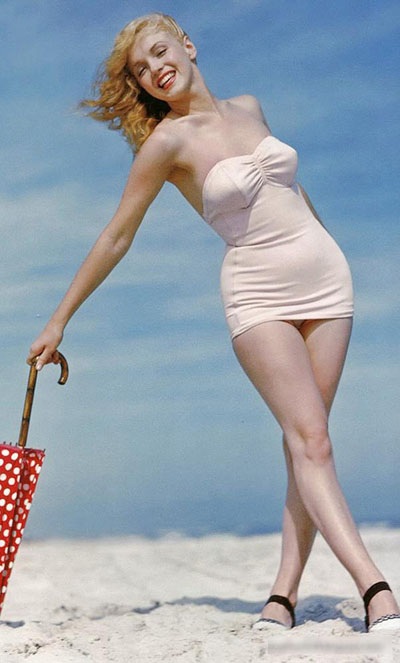 Những khoảnh khắc gây sốt của "biểu tượng sex" Marilyn Monroe - 11 Monroe bắt đầu sự nghiệp người mẫu, rồi bước tới với điện ảnh.