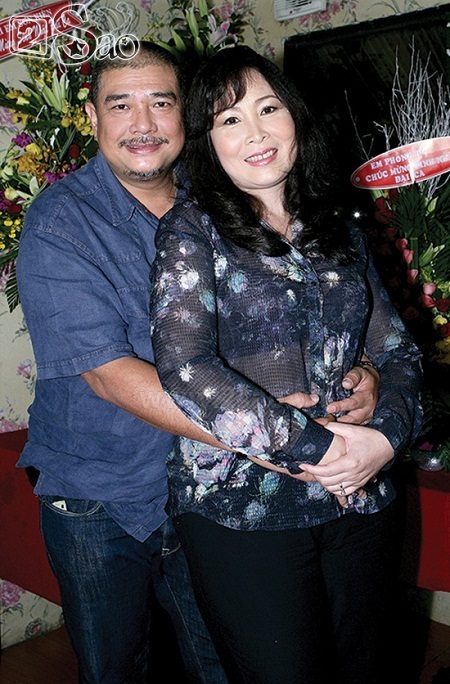 Lê Tuấn Anh và phu nhân - NSND Hồng Vân.