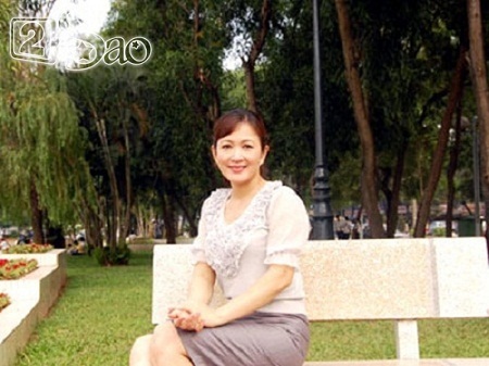 NSND Minh Hòa hiện công tác tại đoàn kịch Hà Nội.